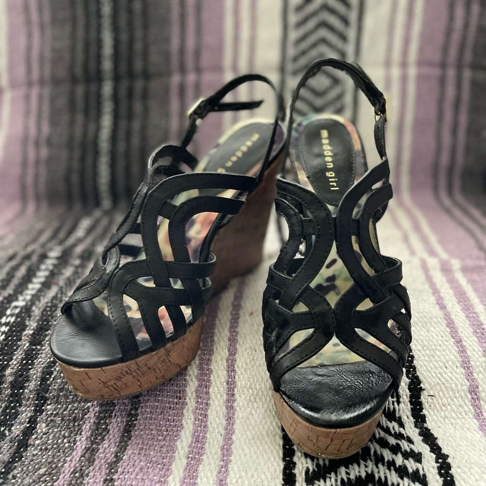 Madden Girl 7.5 Black Platform Sandels